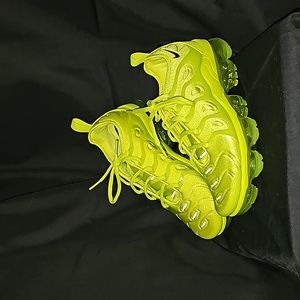 Nike Air Vapormax Plus Tennis Ball Atomic Green New Size 9 Women 7.5 Men